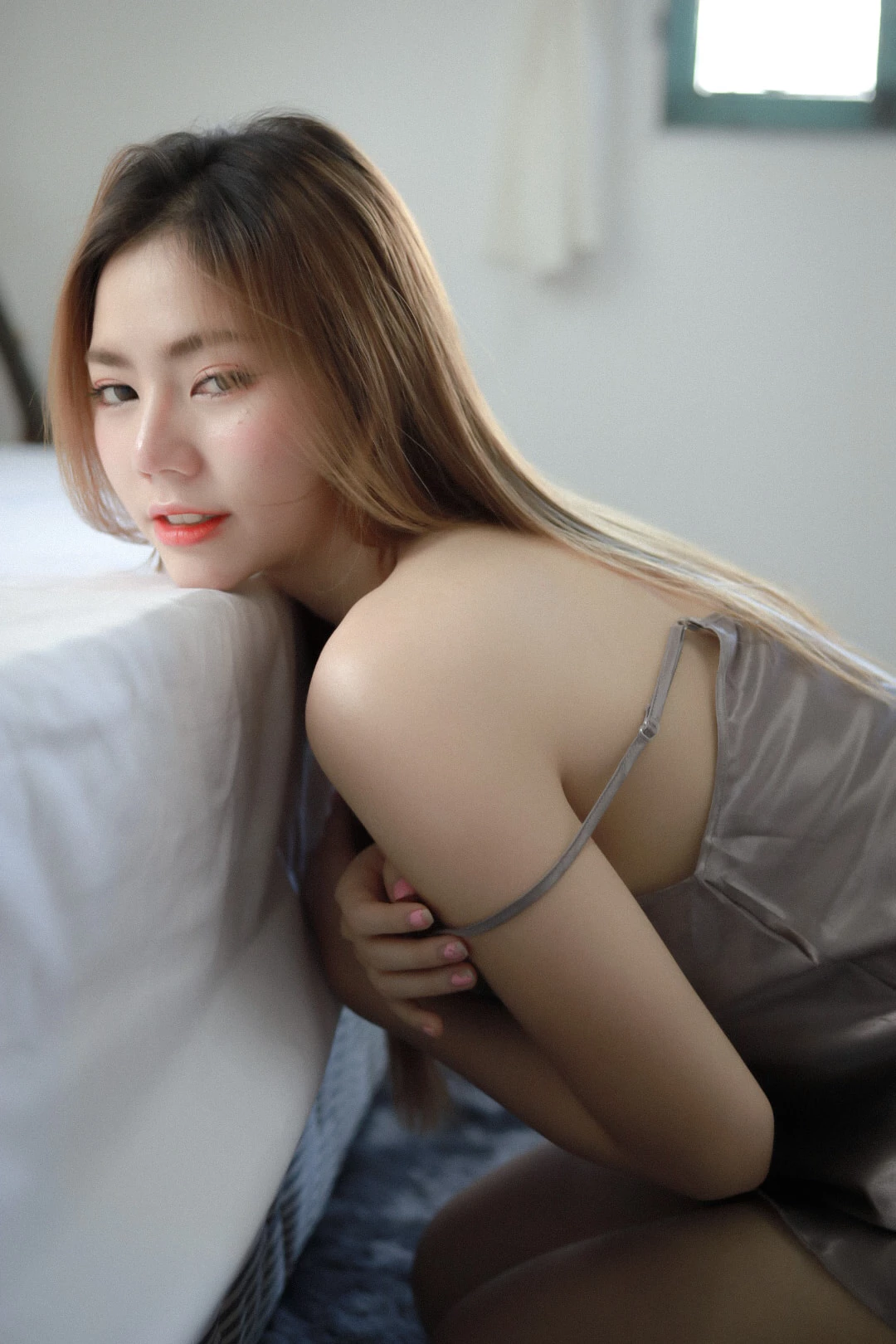 น้องฟักแฟง มีชื่อจริงว่า ธนัชชา พิงพิทยากุล สาวสวยมากความสามารถ ไม่ว่าจะเป็นงานถ่ายแบบ พริตตี้ และอื่นๆ มาในชุดนอนไม่ได้นอน